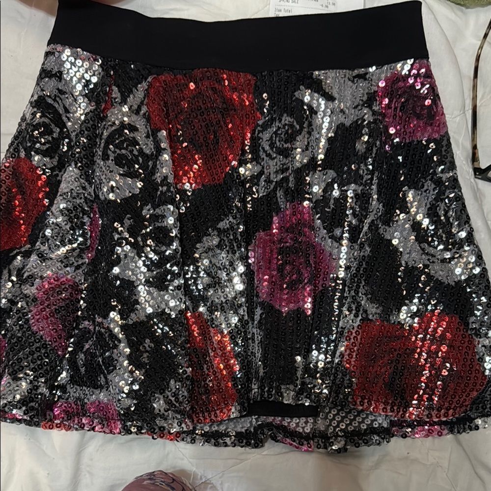 Justice sequence mini skirt with red & pink roses. Y2K, 80’s